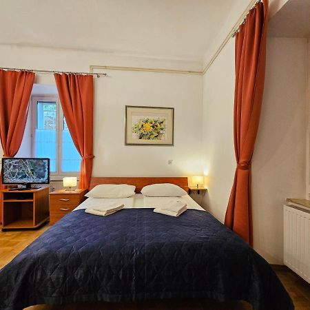 Spacious Central Studio Nika 2 Tour As Ljubljana Exterior photo