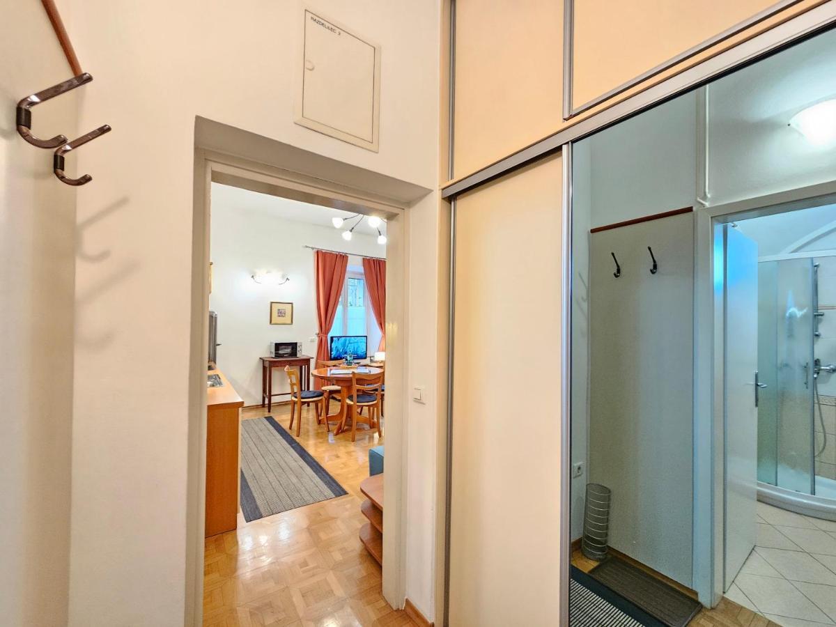 Spacious Central Studio Nika 2 Tour As Ljubljana Exterior photo